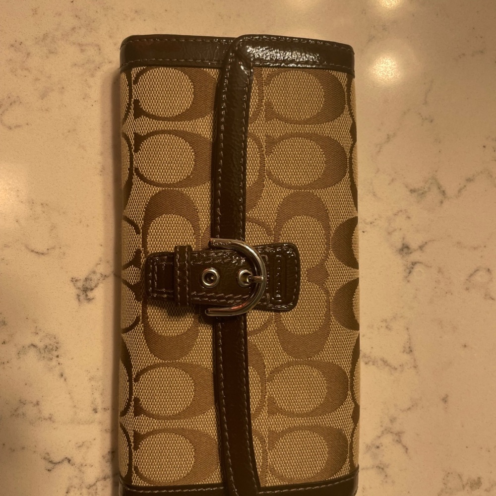 Coach Soho Signature Buckle Wallet- Khaki/Mahogany